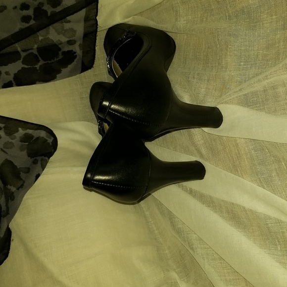 Womens 8.5 Black Leather Pumps - Picture 4 of 8